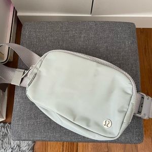 Lululemon belt bag in perfect condition 🤍